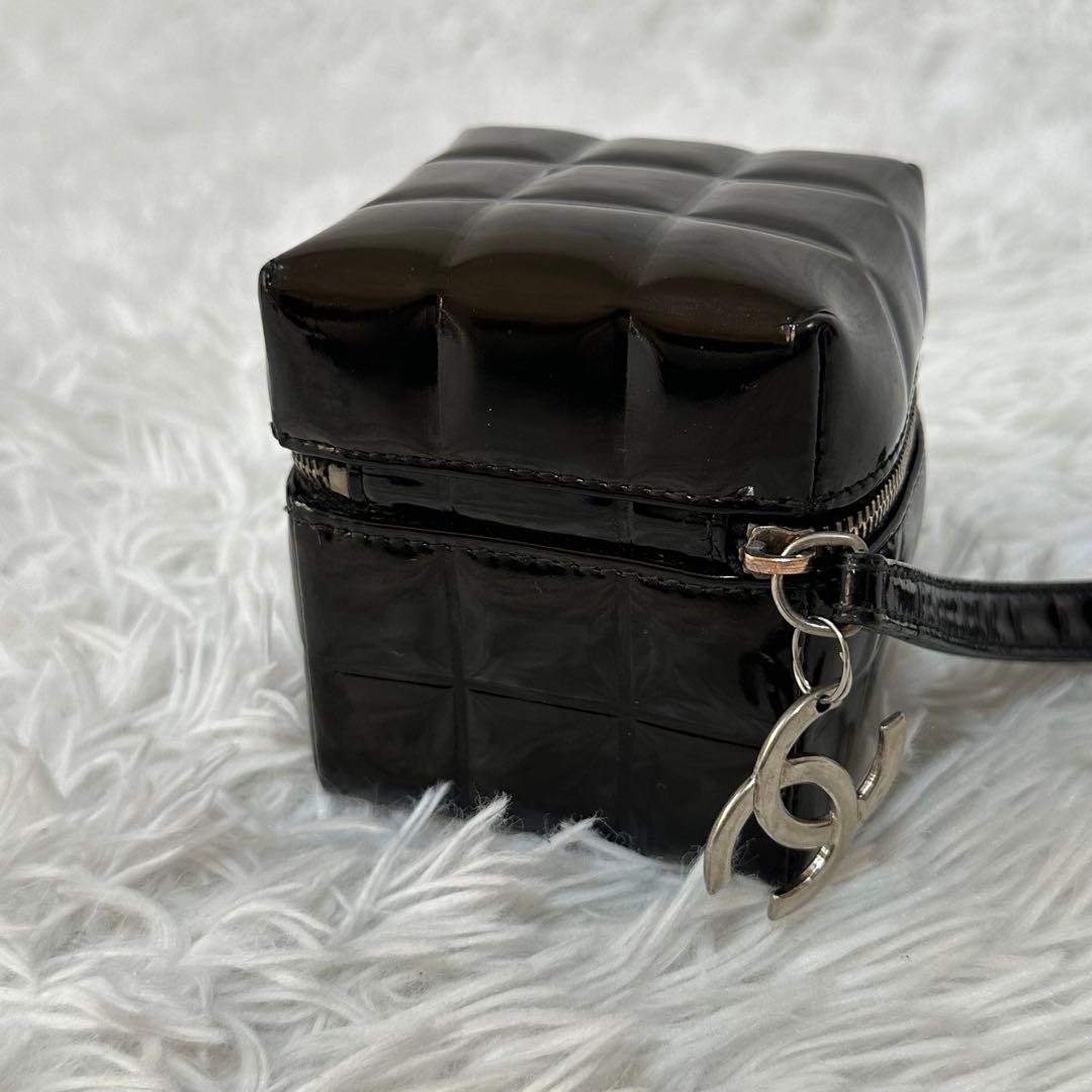 CHANEL シャネル チョコバーポーチ パテントレザー キューブ ブラック 黒
