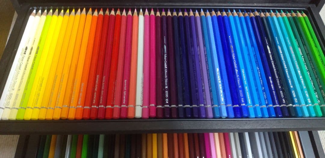 アルブレヒト・デューラーのファーバーカステルの木箱入り100色