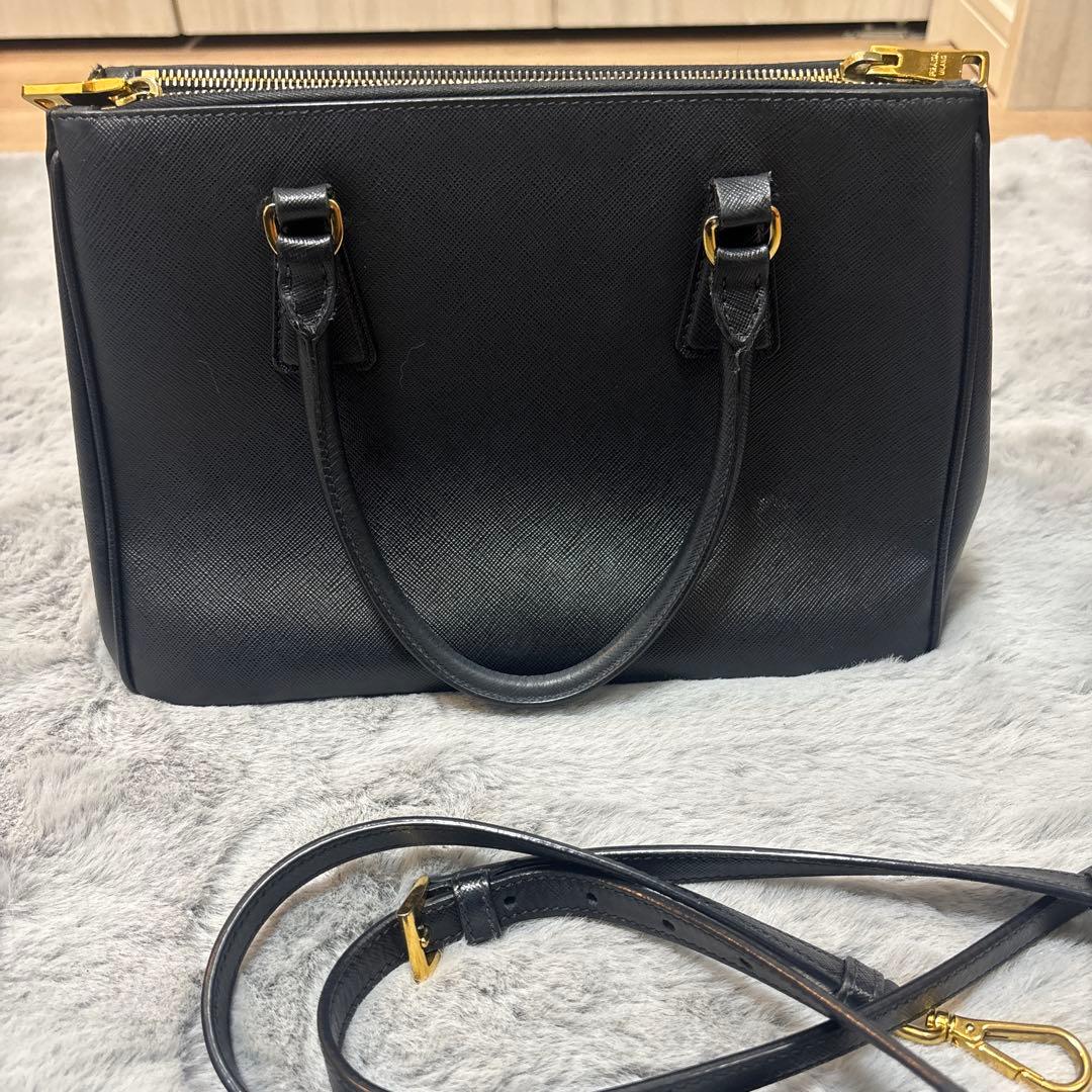 PRADA ガレリア　サフィアーノ　ブラック