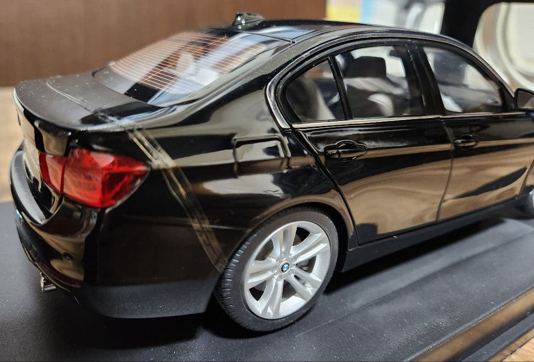 1/18 BMW 3シリーズ サファイア ブラック Sapphire Black