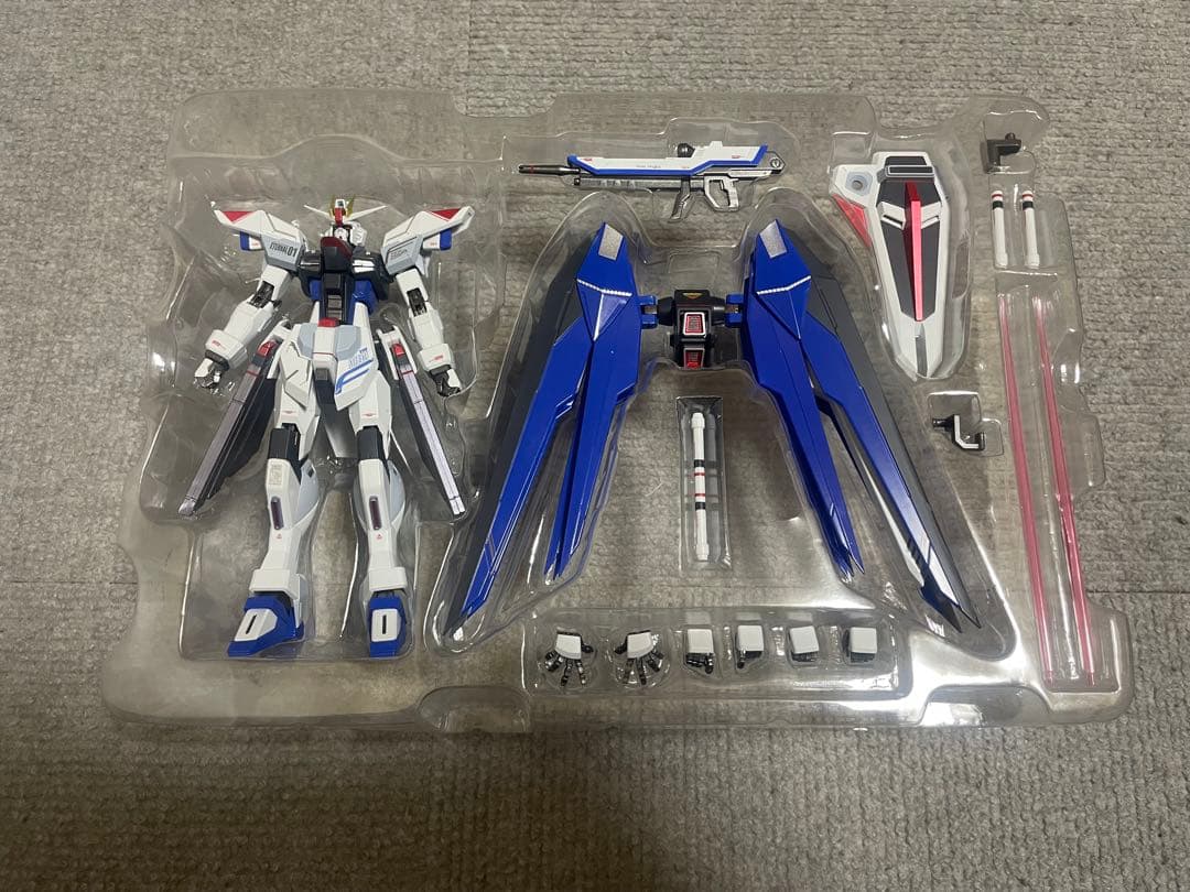 L ROBOT魂 フリーダムガンダム　メタルロボット魂