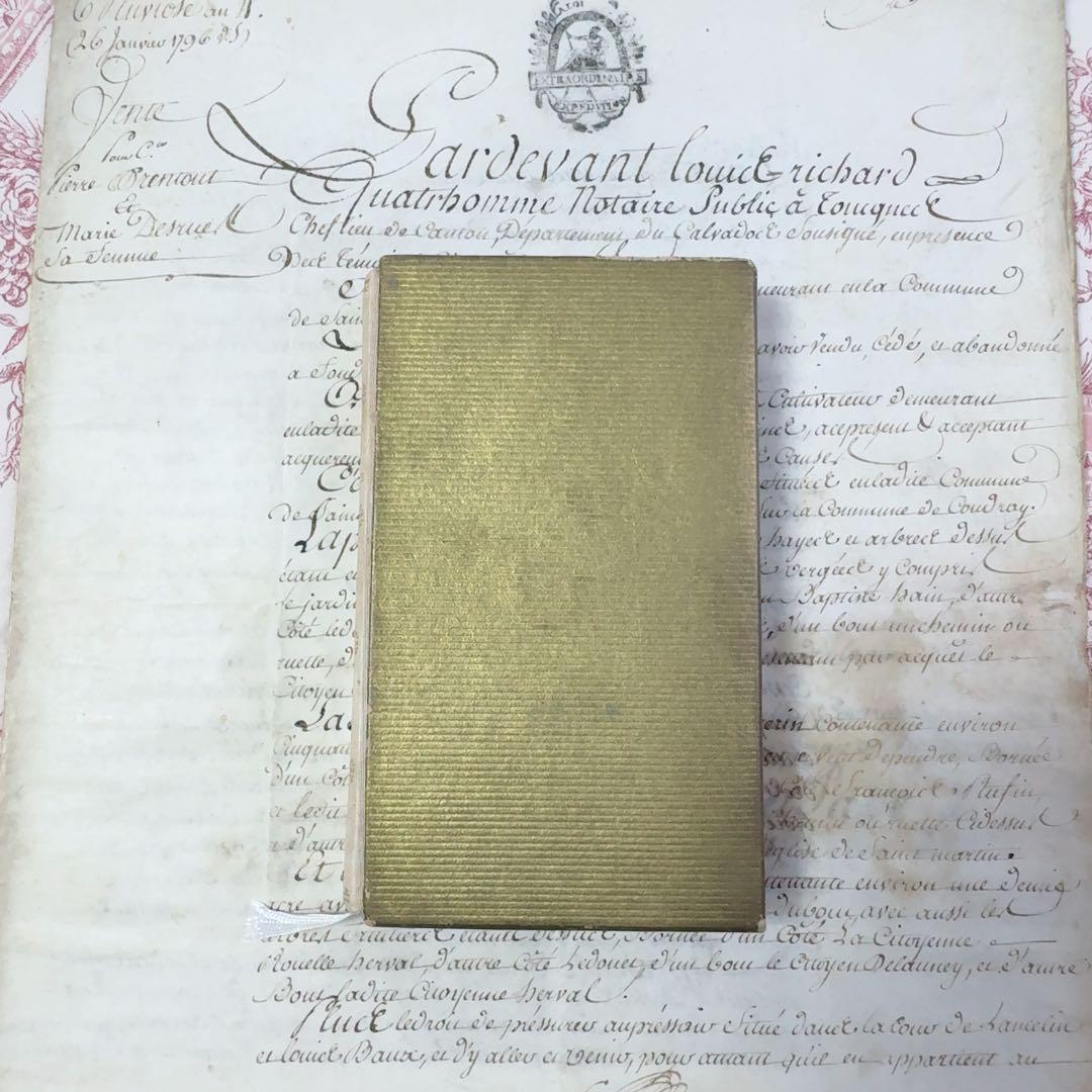 フランス アンティーク 淡いピンク色の小さな本 ケース付き