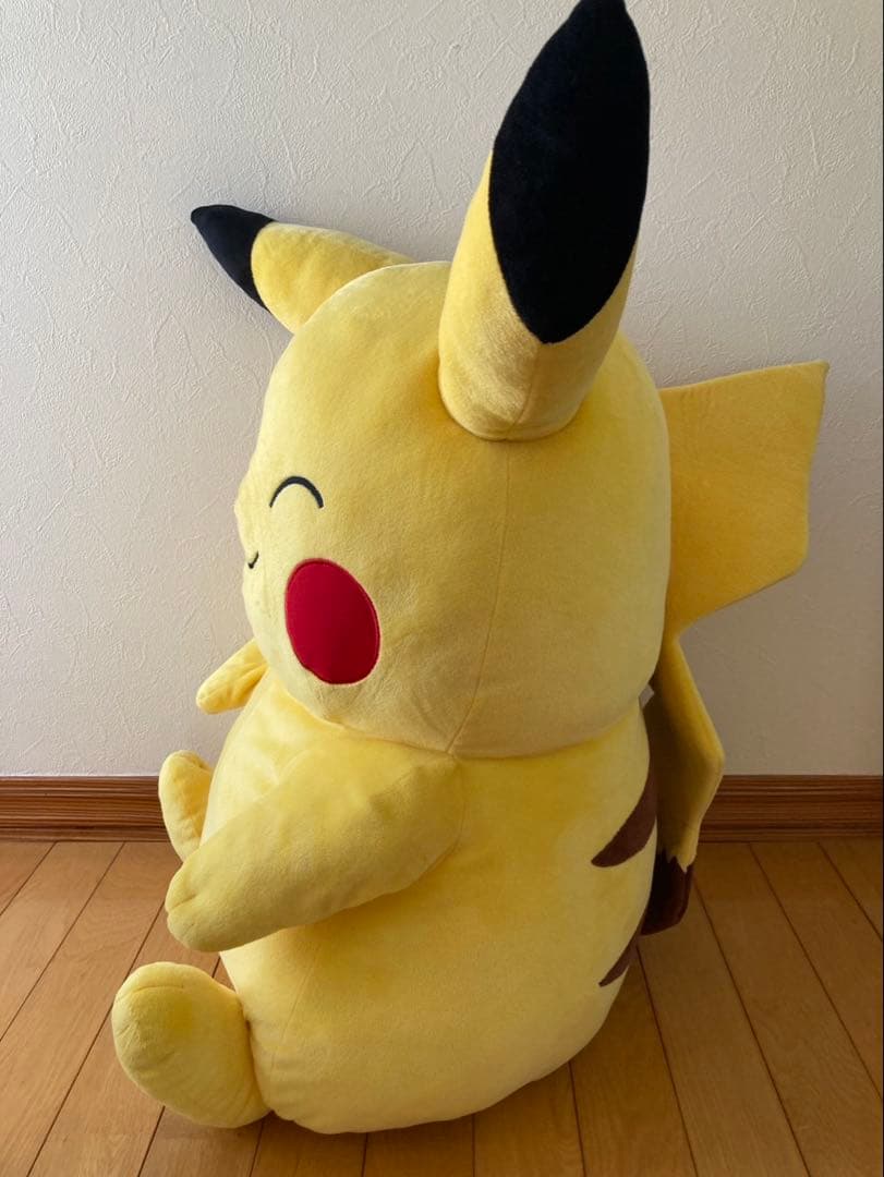 【お値下げ】ピカチュウ特大ぬいぐるみ