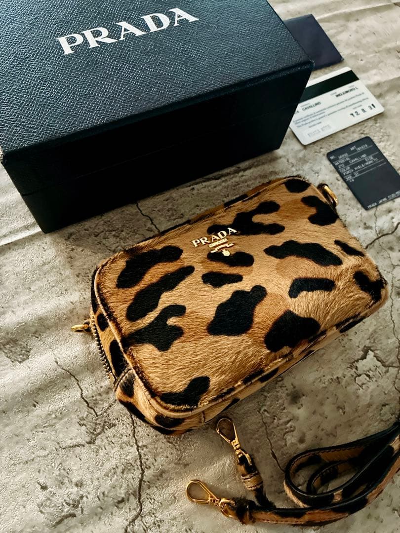 PRADA ヒョウ柄ショルダーバッグ