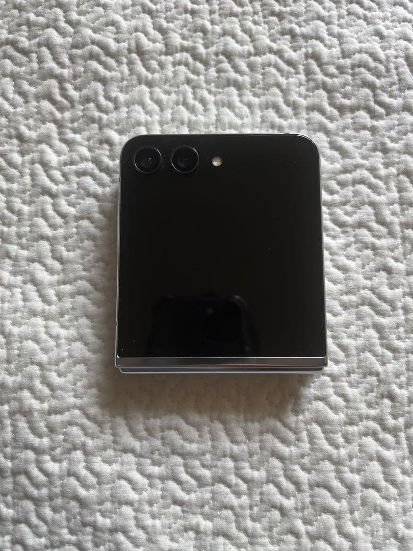 Galaxy Z Flip5 ブラック/ミント simフリー　美品 ムスビー｜Galaxy Z Flip5 256GB ミント 国内版SIMフリー 送料無料