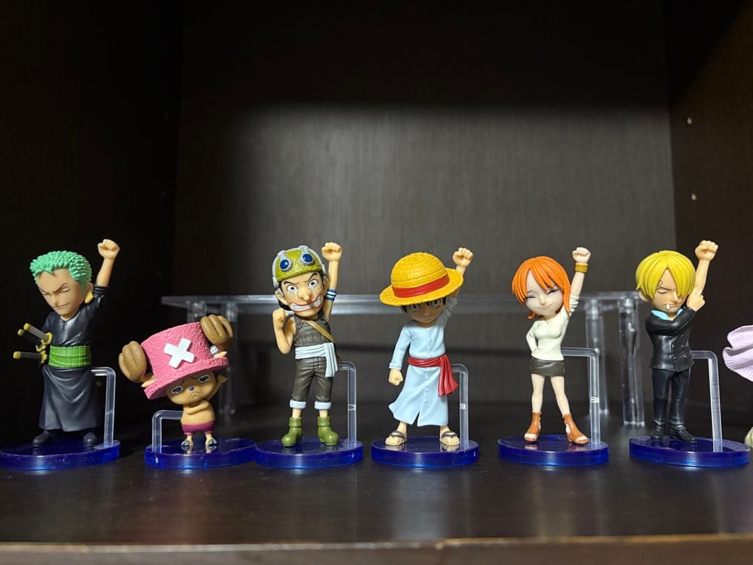 ワンピースワールドコレクタブルフィギュア　仲間の印だ！