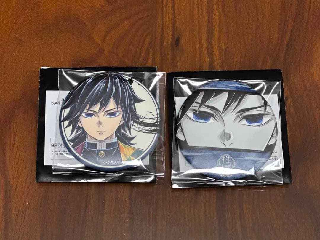 鬼滅の刃 柱展 ランダムマット缶バッジ 冨岡義勇 2点