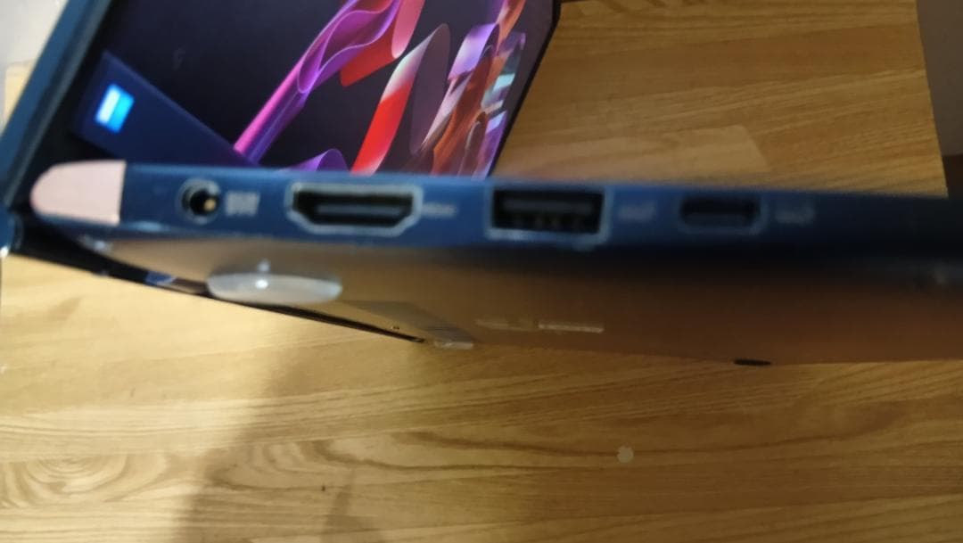 Asus UX333FA 8世代i5 紺ボディに金文字 office2019付き