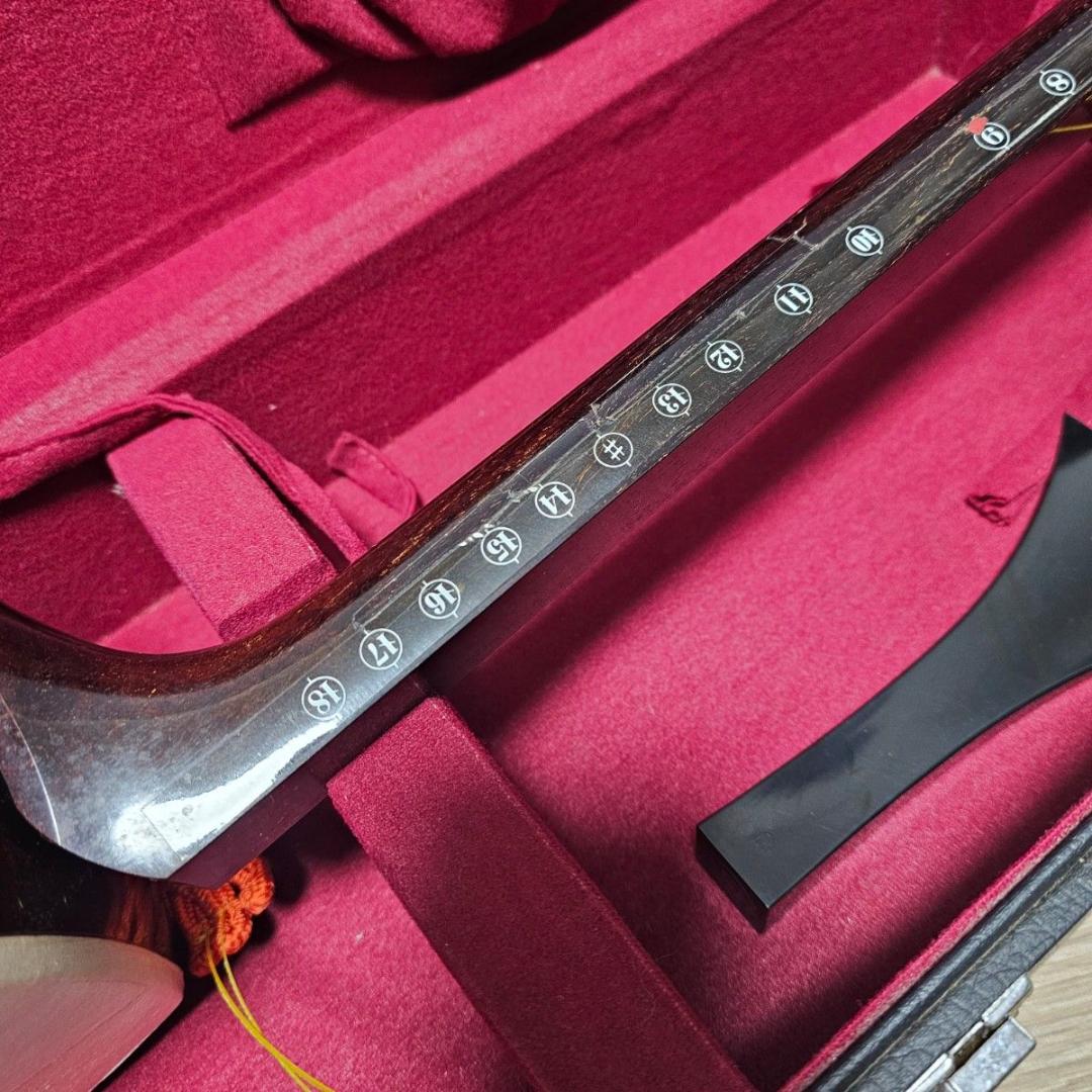 三味線 中棹 犬皮 紫檀 丸打胴 東サワリ 金細 ハードケース付 楽器・機材