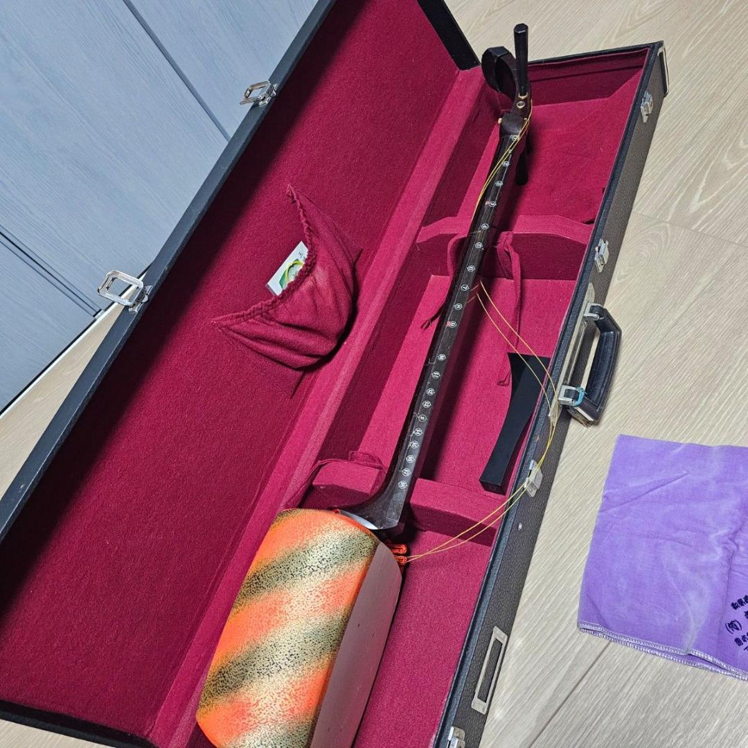 三味線 中棹 犬皮 紫檀 丸打胴 東サワリ 金細 ハードケース付 楽器・機材