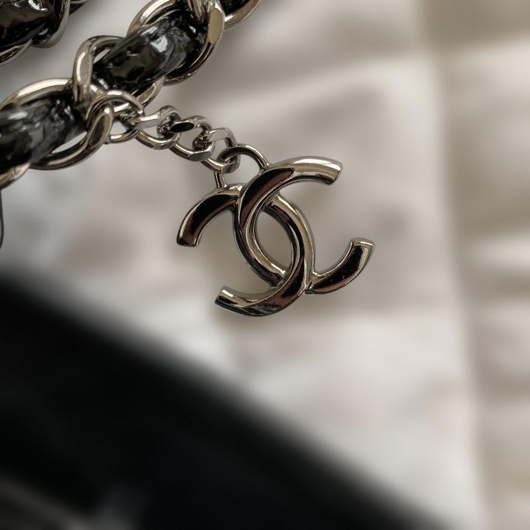 Y*A様 CHANEL 廃盤シャネルフラワーエナメルブラック ハンドバッグ