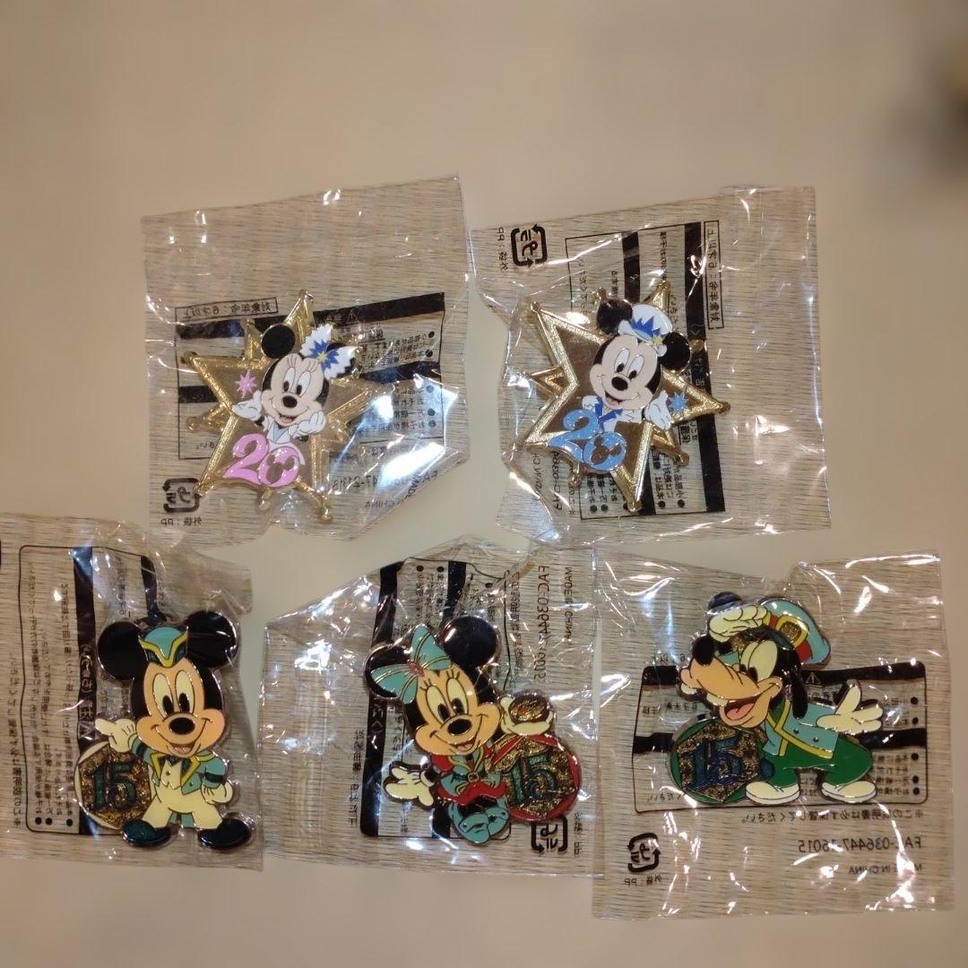 ディズニーリゾート ゲーム景品 ピンバッジなど 58点