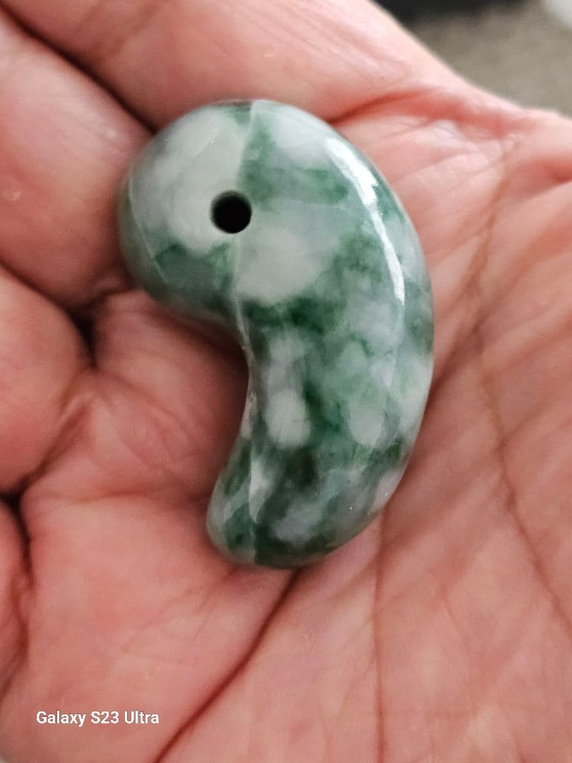 糸魚川翡翠　勾玉　４６mm　伝統工芸士作品