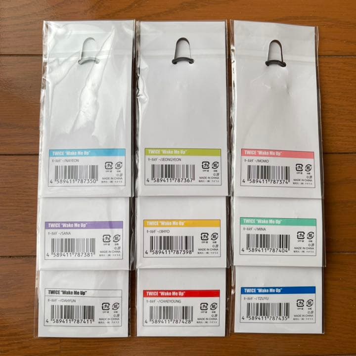 TWICE ”wake me up “ キーホルダー 全種類セット売り - メルカリ