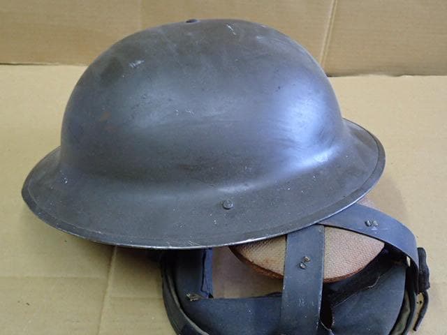 ミリタリー　アーミー　イギリス軍ヘルメット実物
