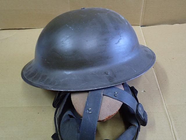 ミリタリー　アーミー　イギリス軍ヘルメット実物