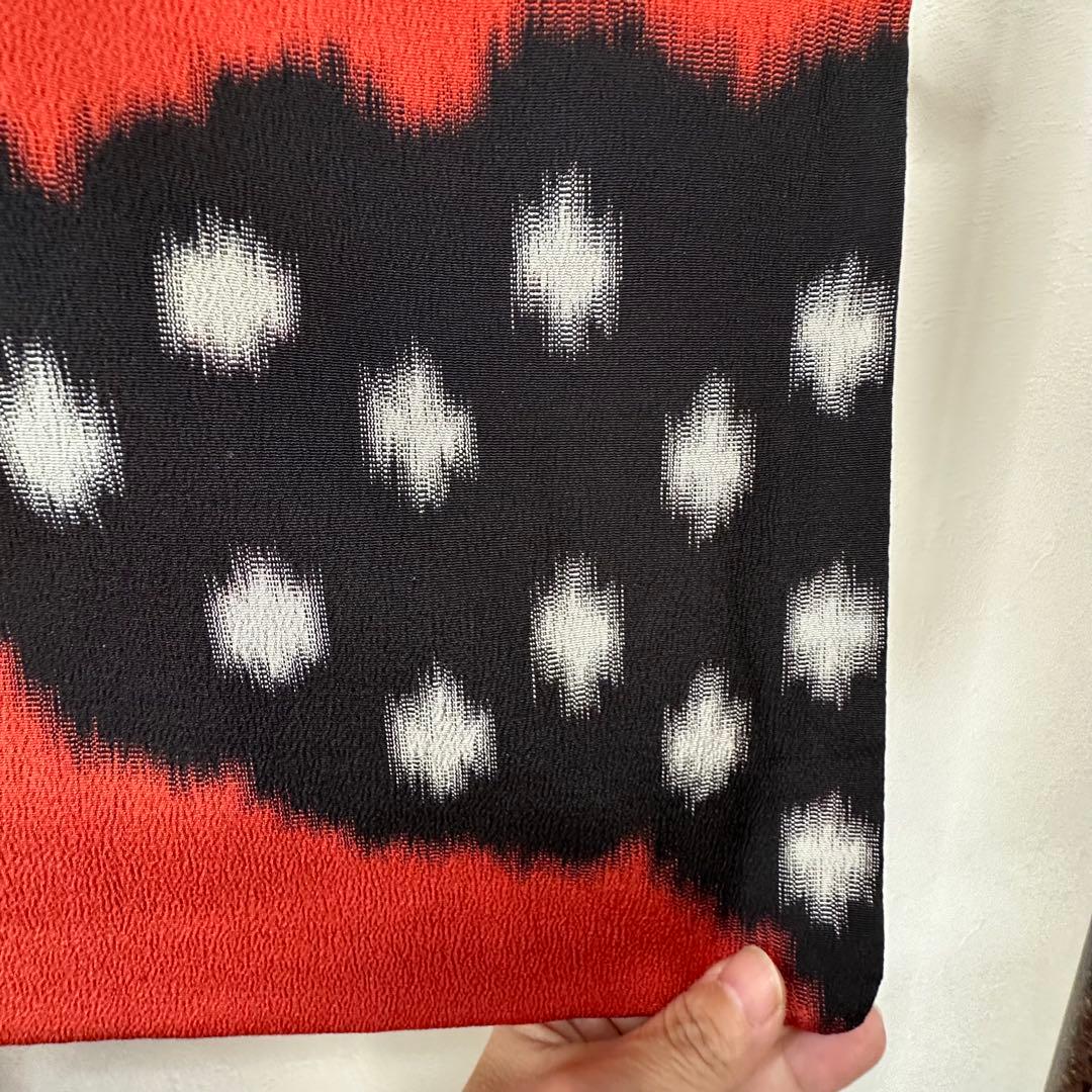 超美品 正絹 袷 着物 和装 お召 158 アンティーク 赤 黒 個性的 雲柄