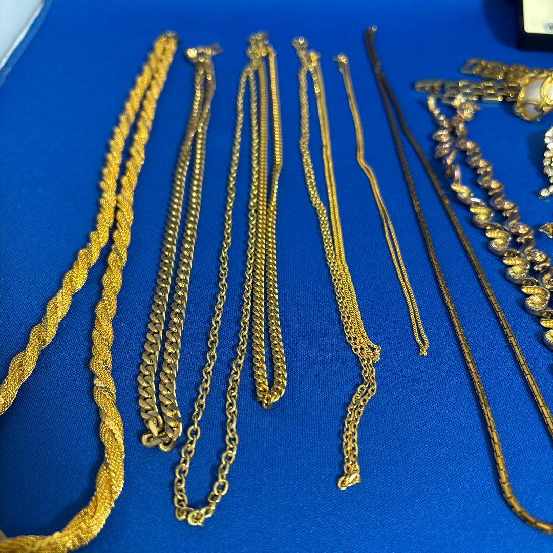 【遺品整理】金色のジュエリーセット