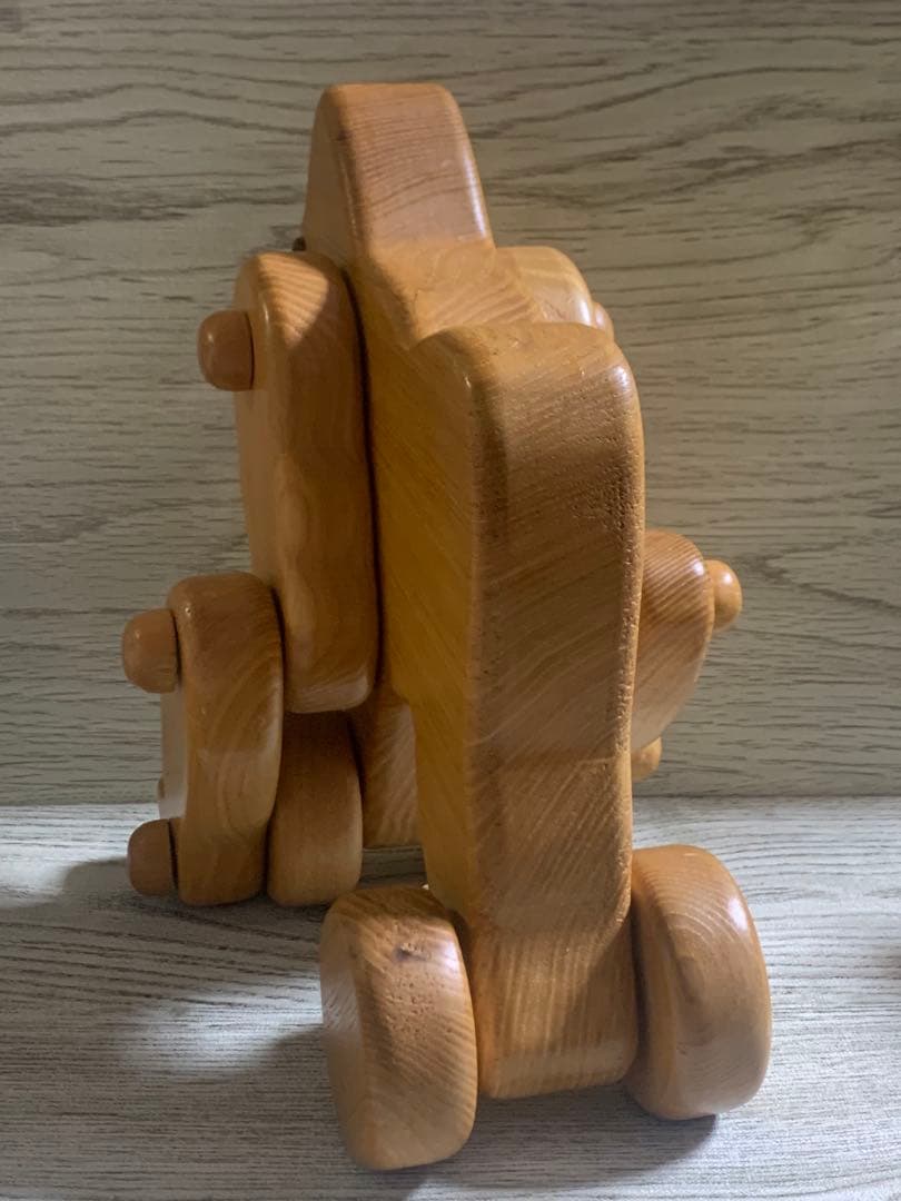 木製ゴリラ　木製の可動式ゴリラ型おもちゃ、置物