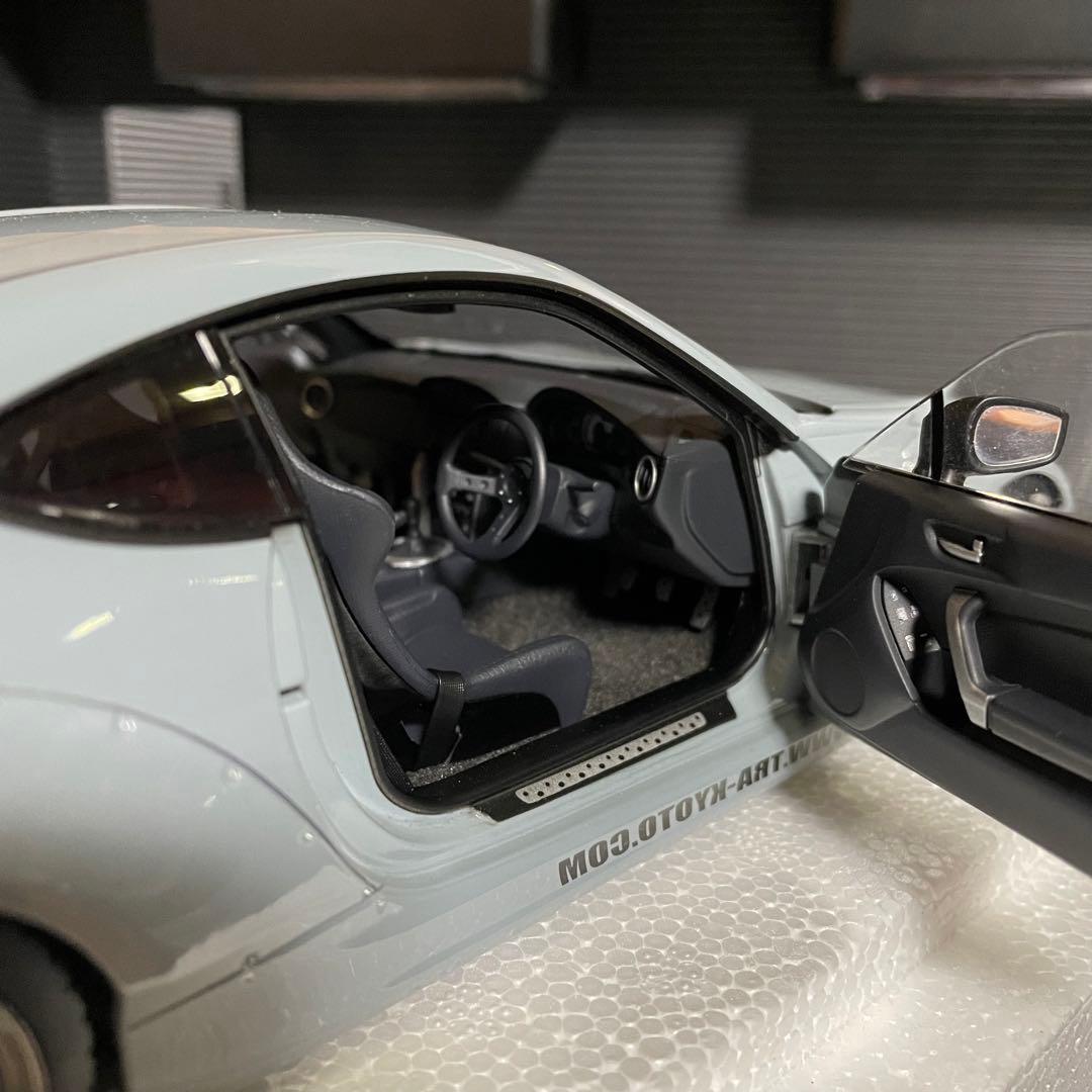 未展示品オートアー1/18ロケットバニー86コンクリート・グレーブラックホイール