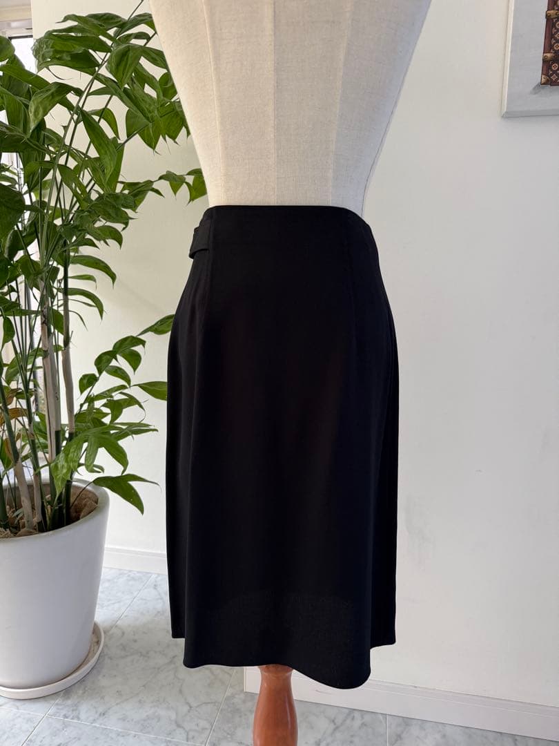 １回のみ着用　エルメス　シルク膝丈スカート コリエドシアンボタン付き