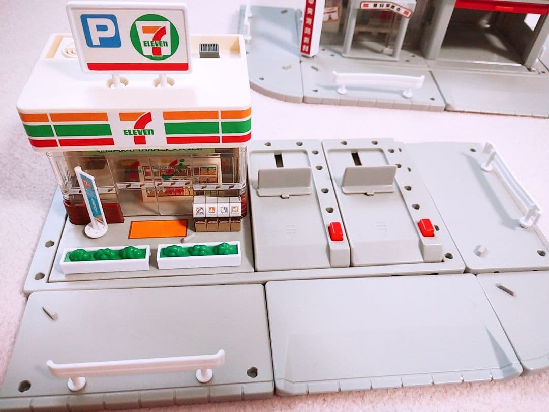 トミカ　トミカタウン　ビルドシティ　セブンイレブン　スシロー　消防署　警察署