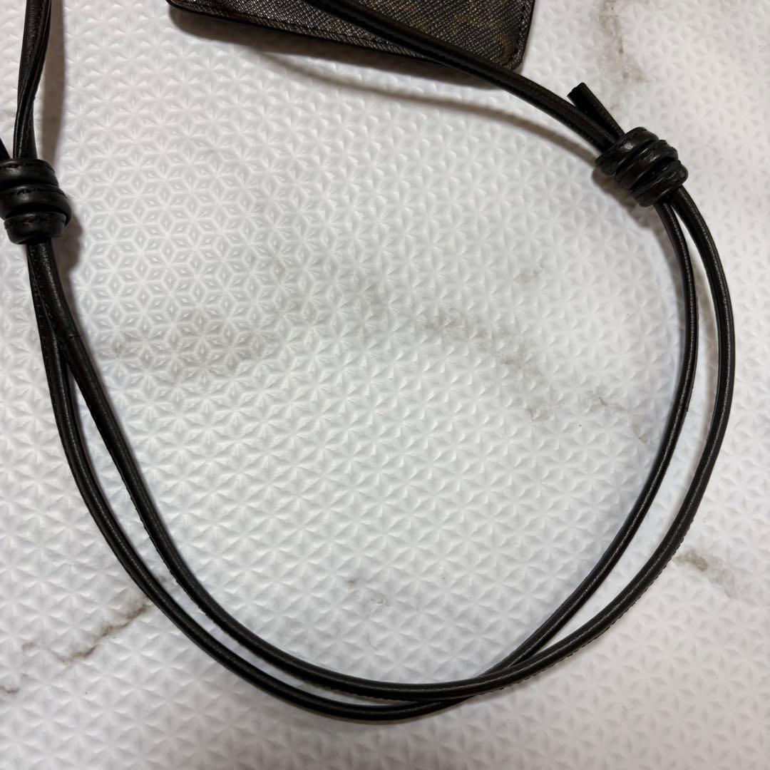 美品 セリーヌ トリオンフ マカダム スマホショルダー 斜めがけ フォンケース