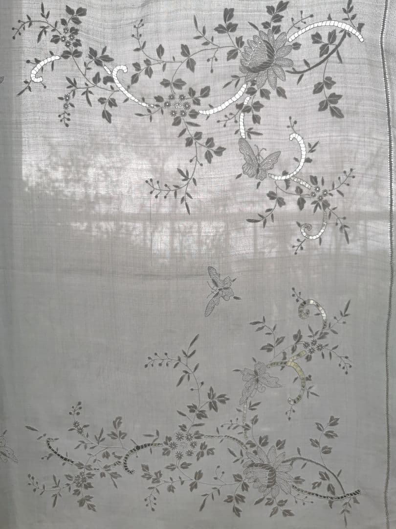 アンティーク ニードルワーク 舞う蝶と花の手刺繍＆フィレレース大判