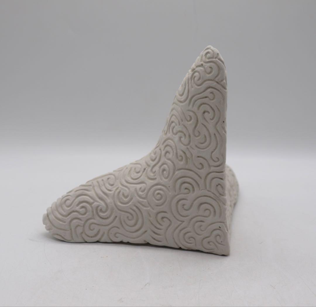 益子焼　オブジェ　坂田甚内作　白陶深甚紋テトラポット　現代の縄文土器250818