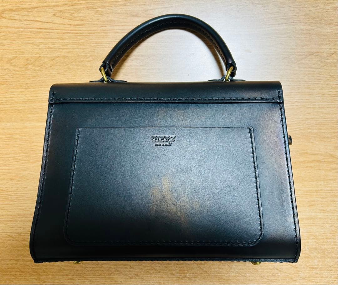 HERZ アオリノハンドバッグ　ショルダーバッグ