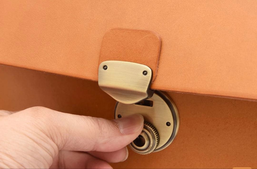 HERZ アオリノハンドバッグ　ショルダーバッグ