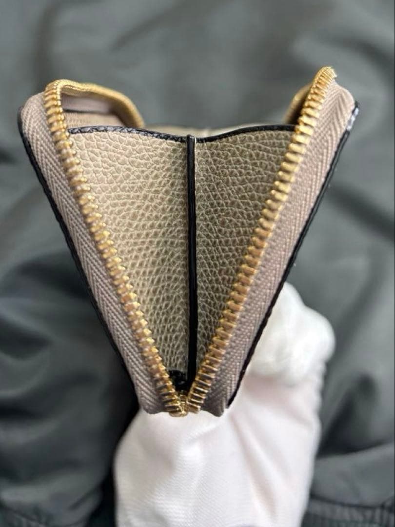 美品✨ヴァレクストラ ケース オイスターグレー ベージュ【送料込み】