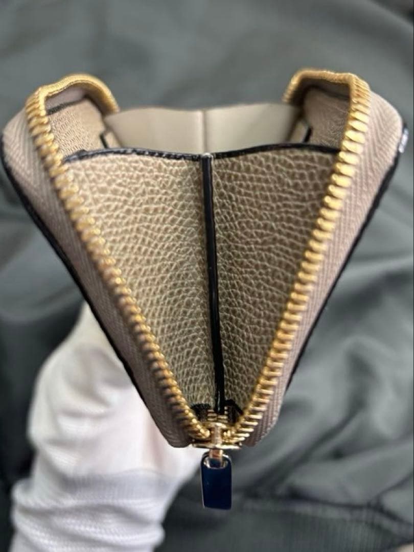 美品✨ヴァレクストラ ケース オイスターグレー ベージュ【送料込み】