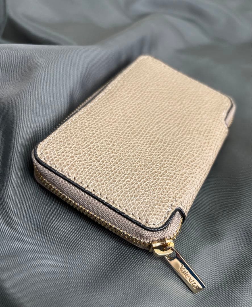 美品✨ヴァレクストラ ケース オイスターグレー ベージュ【送料込み】