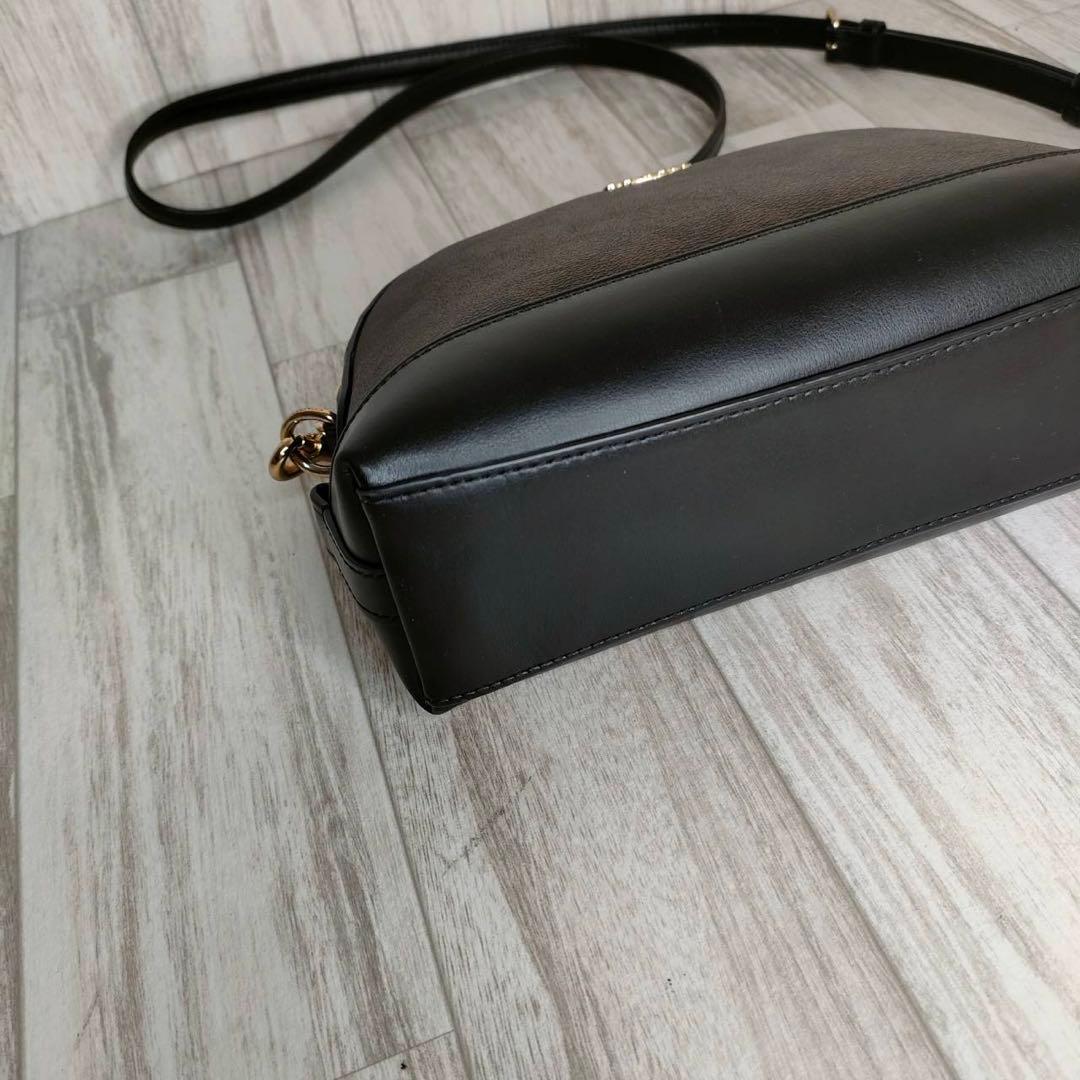 60 COACH コーチ　シグネチャー　ショルダーバッグ