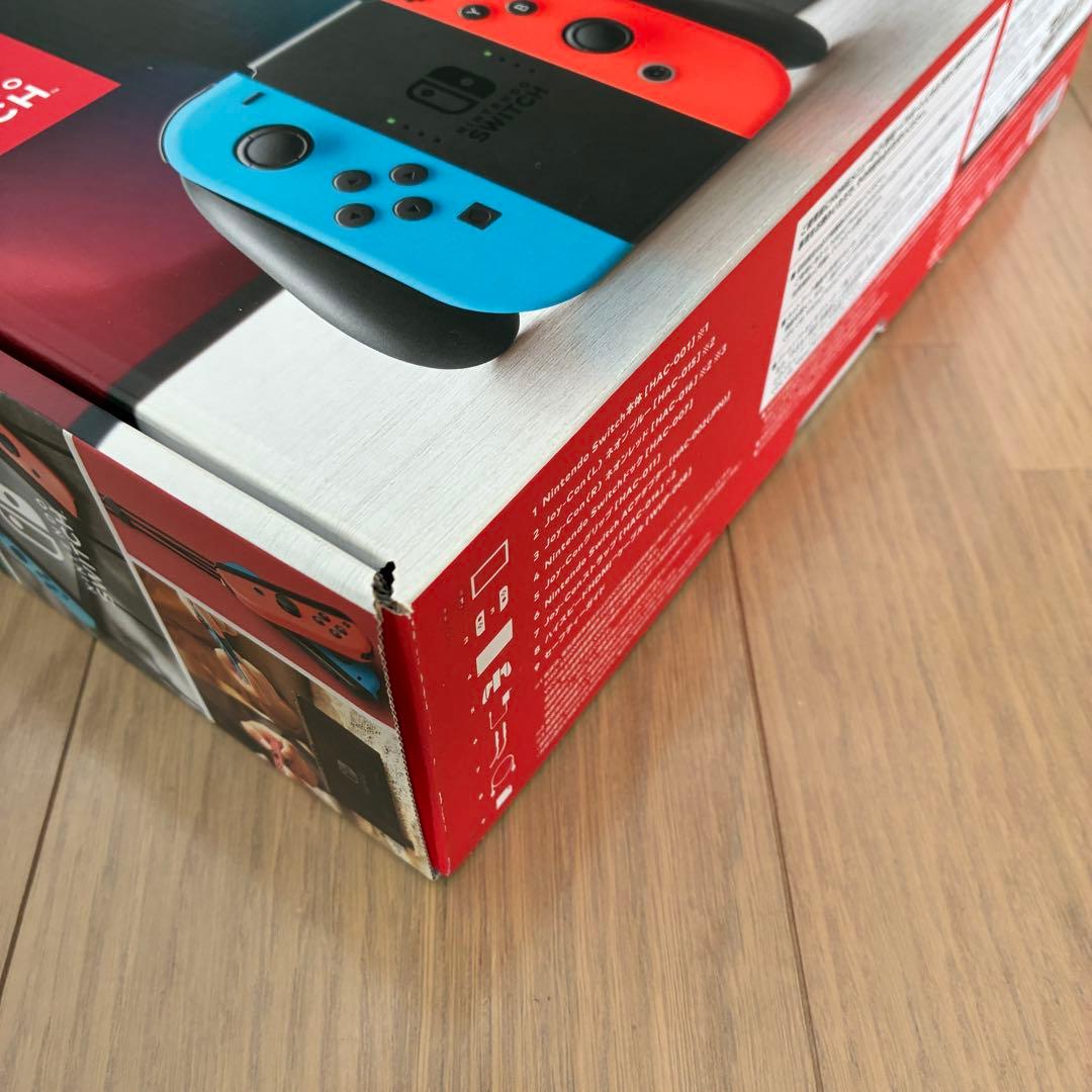 キャリングケース付きNintendo Switch 本体 赤/青 Joy-Con