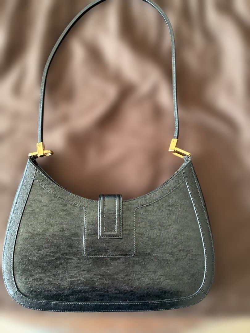 グッチショルダーバッグ　Gロゴ