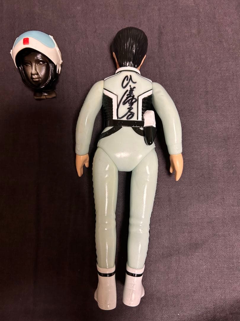 Ｍ1号　ウルトラセブン　アンヌ隊員　サイン入りフィギュア