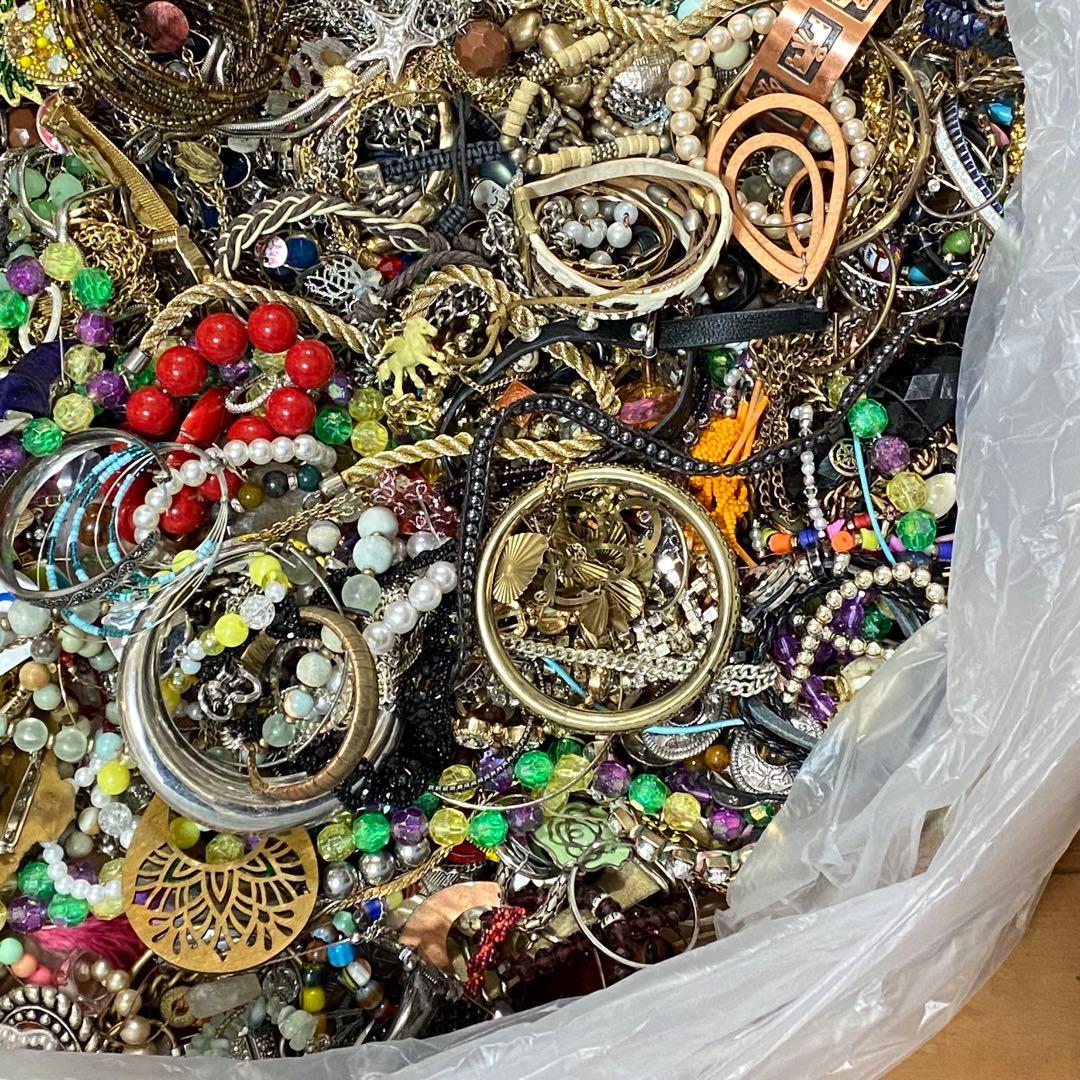 大量まとめ売り　ジャンク　未選別　アクセサリー色々⑥　約12.1㎏　ネックレス他