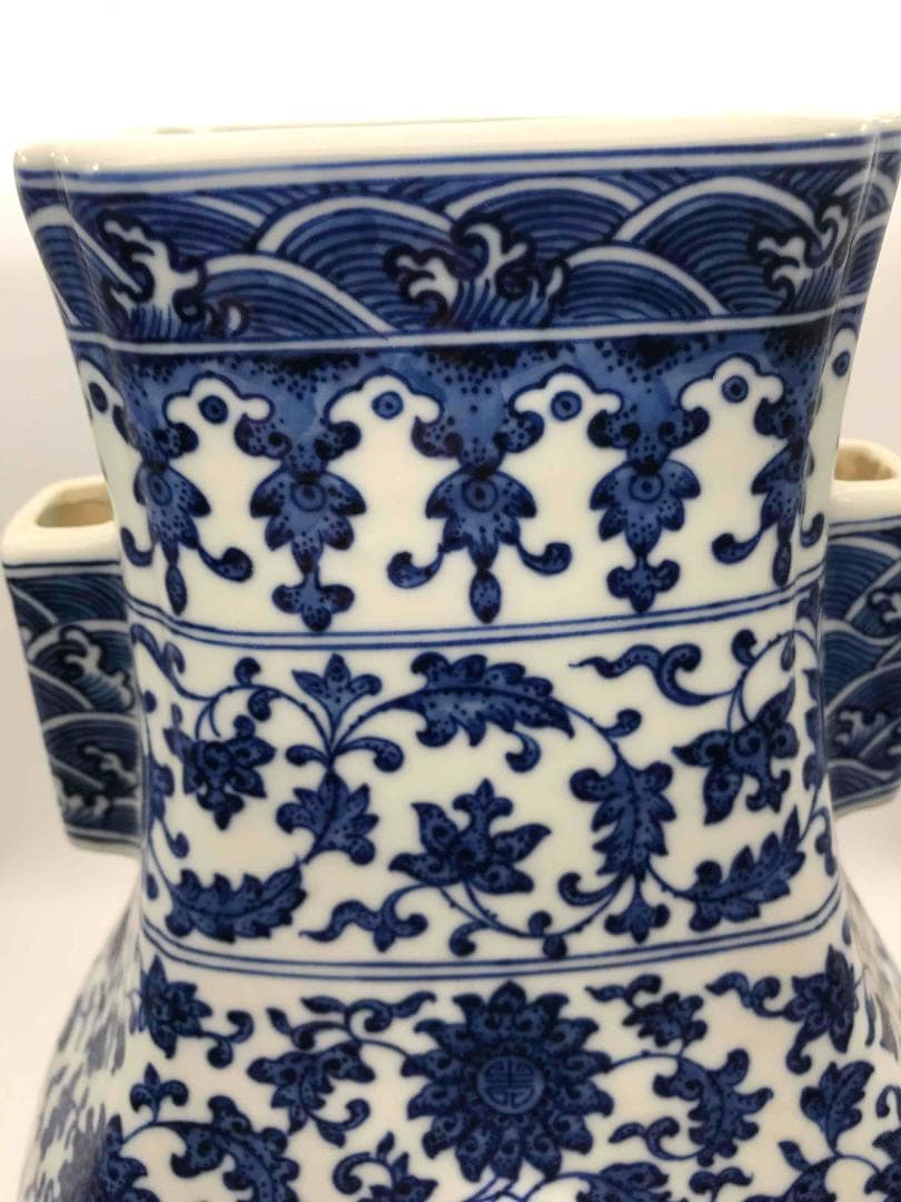 大清乾隆年製】在銘 染付 青花纏枝蓮壽桃海水紋