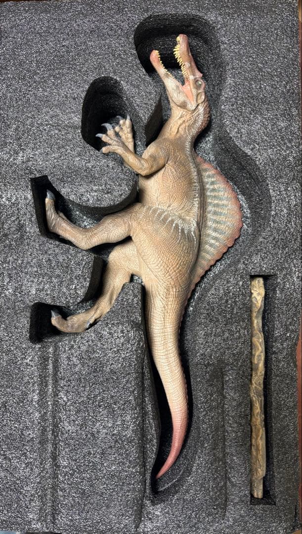 スピノサウルス フィギュア