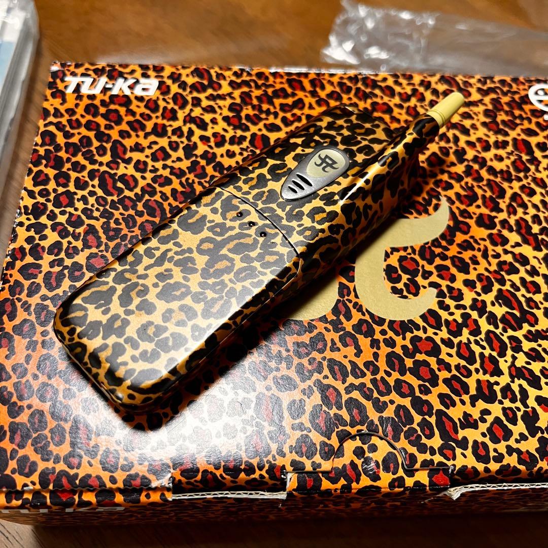 浜崎あゆみデザインモデル ケータイTU-Ka Giga9600 TT03Z 豹柄 - メルカリ