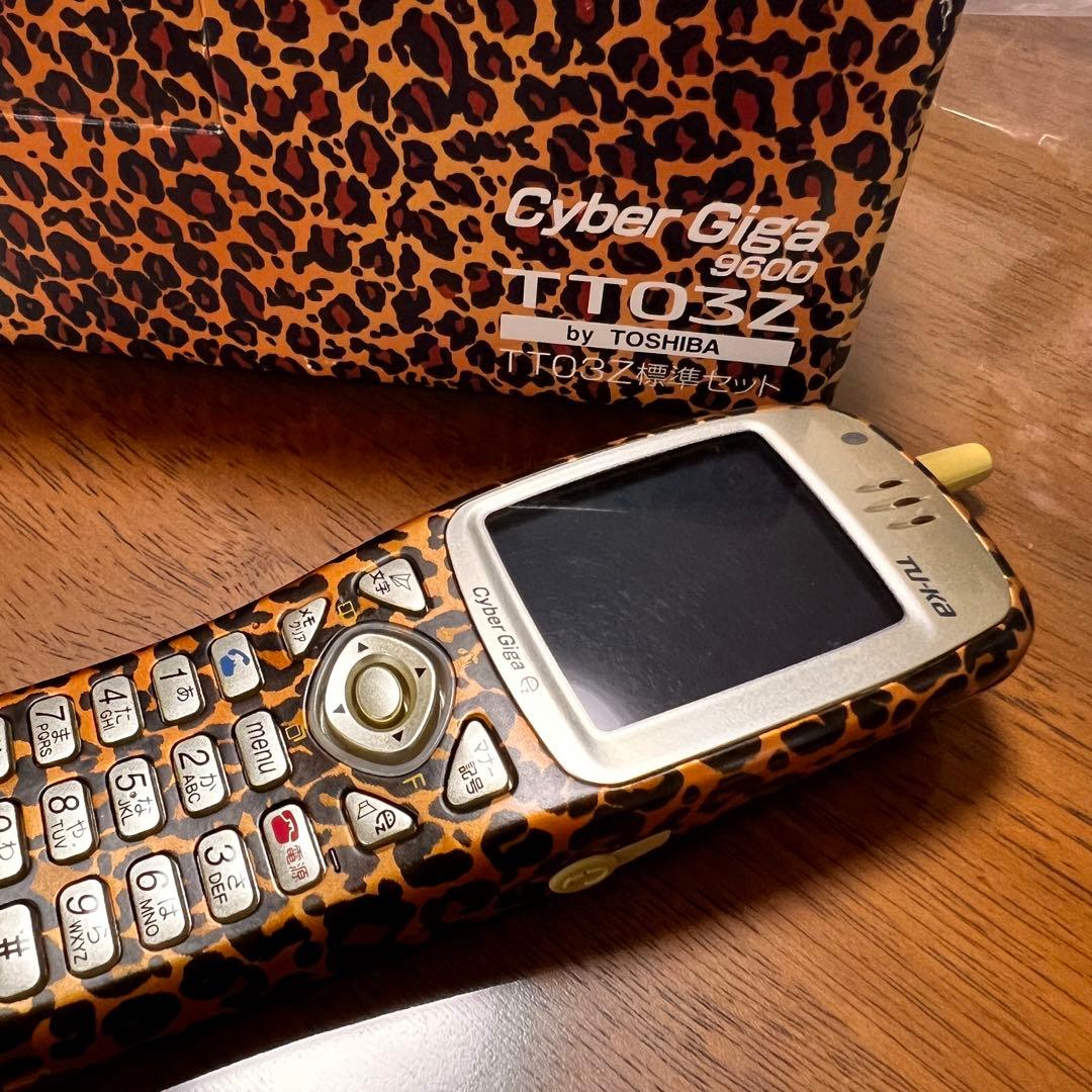 浜崎あゆみデザインモデル ケータイTU-Ka Giga9600 TT03Z 豹柄 当時物