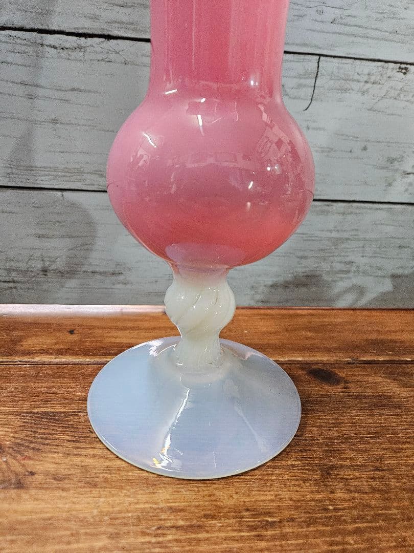 フランスアンティーク オパリンガラス フリルの花瓶 一輪挿し グラス