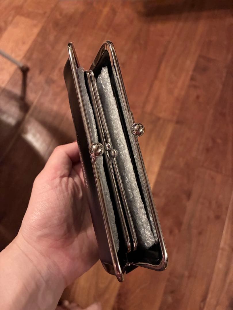 タイムセール11日まで　コムデギャルソンKISS CLASP MEDIUM