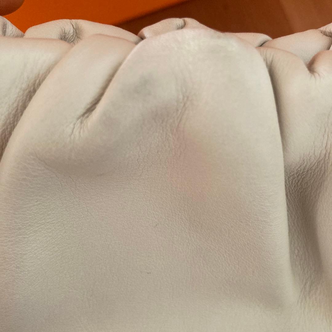 BOTTEGA VENETA ホワイト ギャザーショルダーバッグ