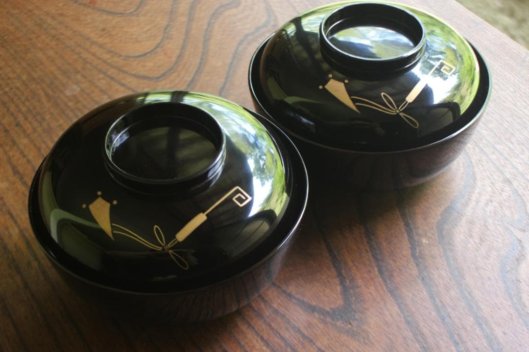 デッドストック！端正な黒漆に極上宝尽くし蒔絵のお椀2点（