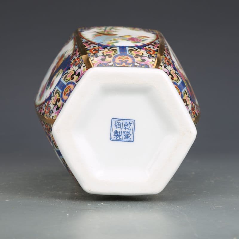 乾隆琺瑯彩六方瓶 景徳鎮 陶磁器 装飾品 工芸品 美術品 置物 美術品