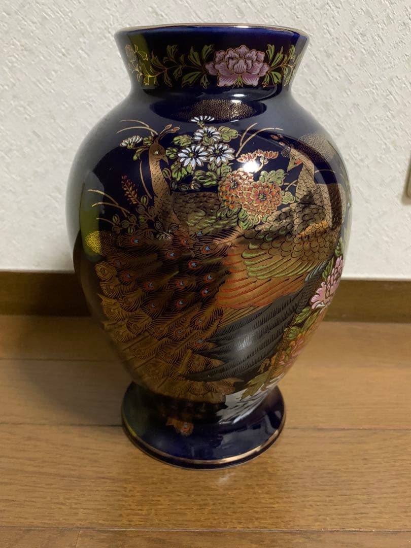 漆器 花瓶 孔雀と花の装飾 濃紺壺