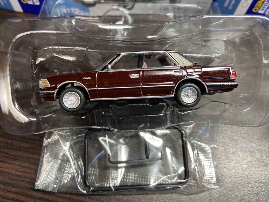 トミカリミテッドビンテージネオ クラウン ロイヤルサルーン 2台セット